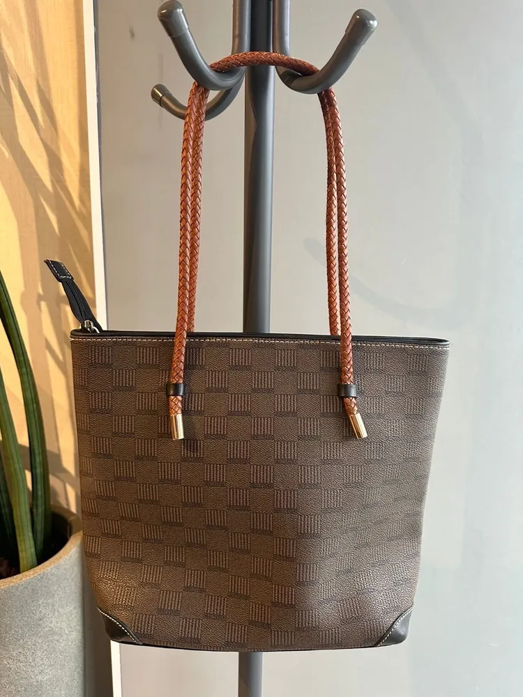 bolsa de couro marrom, corelo