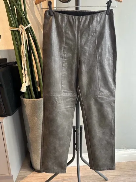 calça calzedonia em couro sintético tam - m