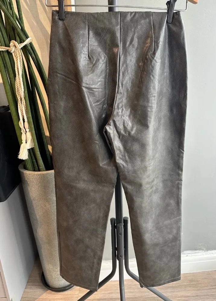 calça calzedonia em couro sintético tam - m