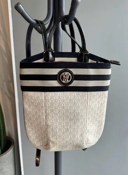 bolsa mochila momograma victor Hugo