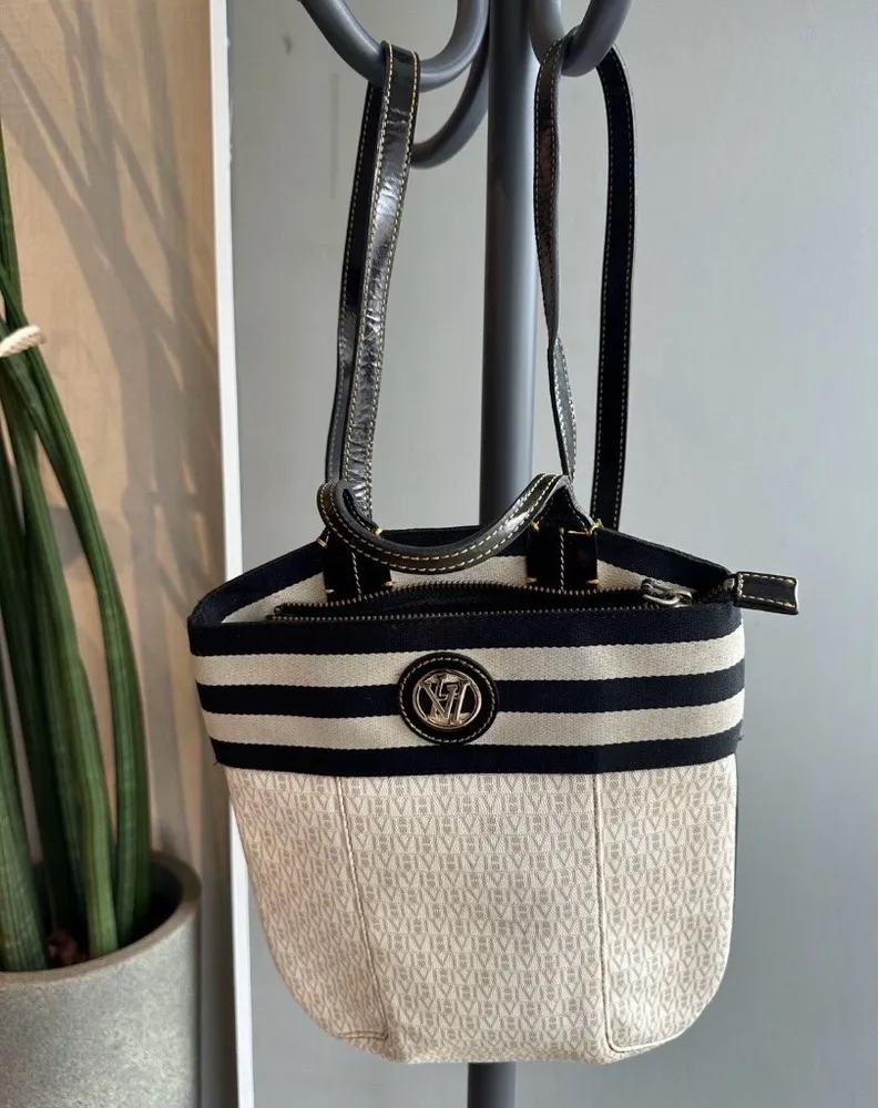 bolsa mochila momograma victor Hugo