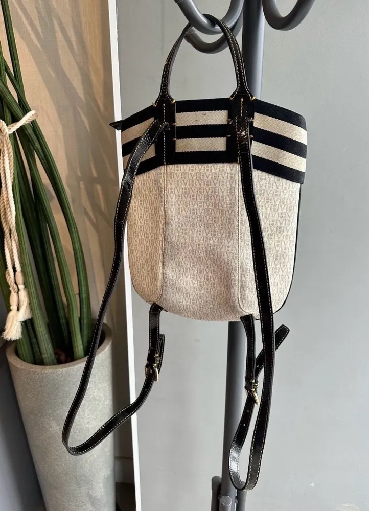 bolsa mochila momograma victor Hugo