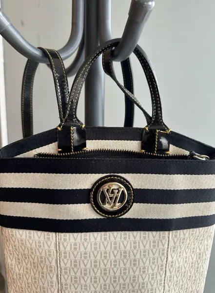 bolsa mochila momograma victor Hugo