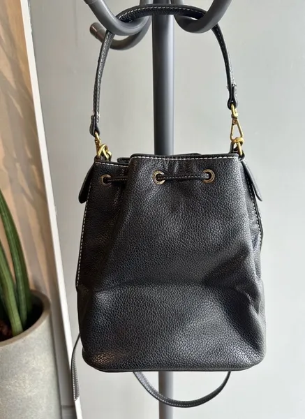 bolsa sacola preta Santa Lolla