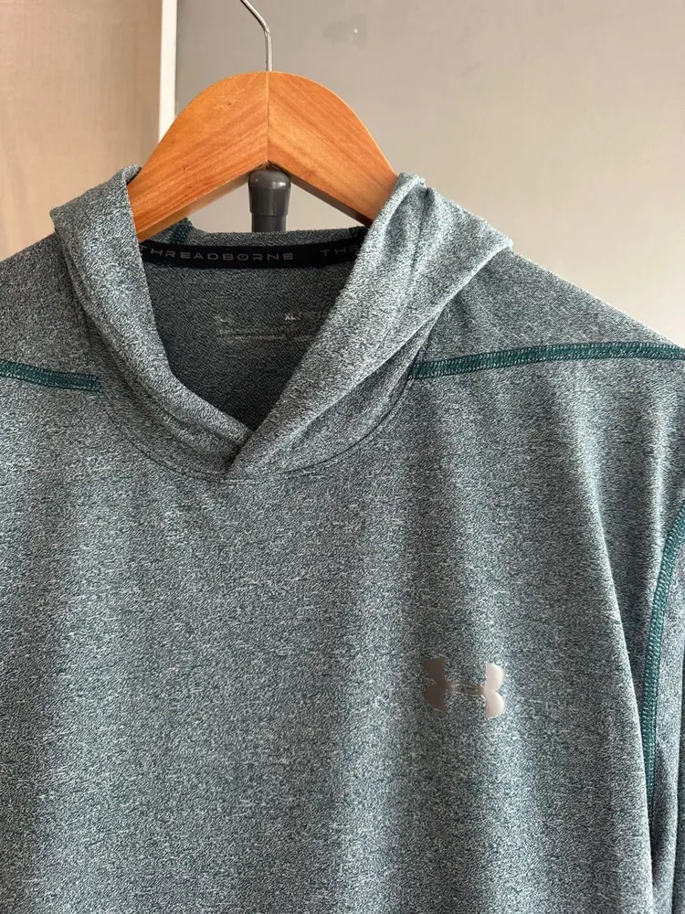 blusa manga longa Under Armour novinha