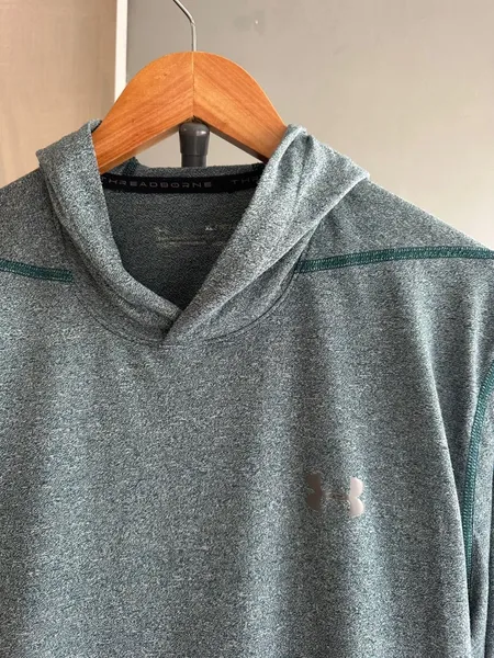blusa manga longa Under Armour novinha