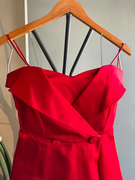 vestido Zara em cetim Tam P