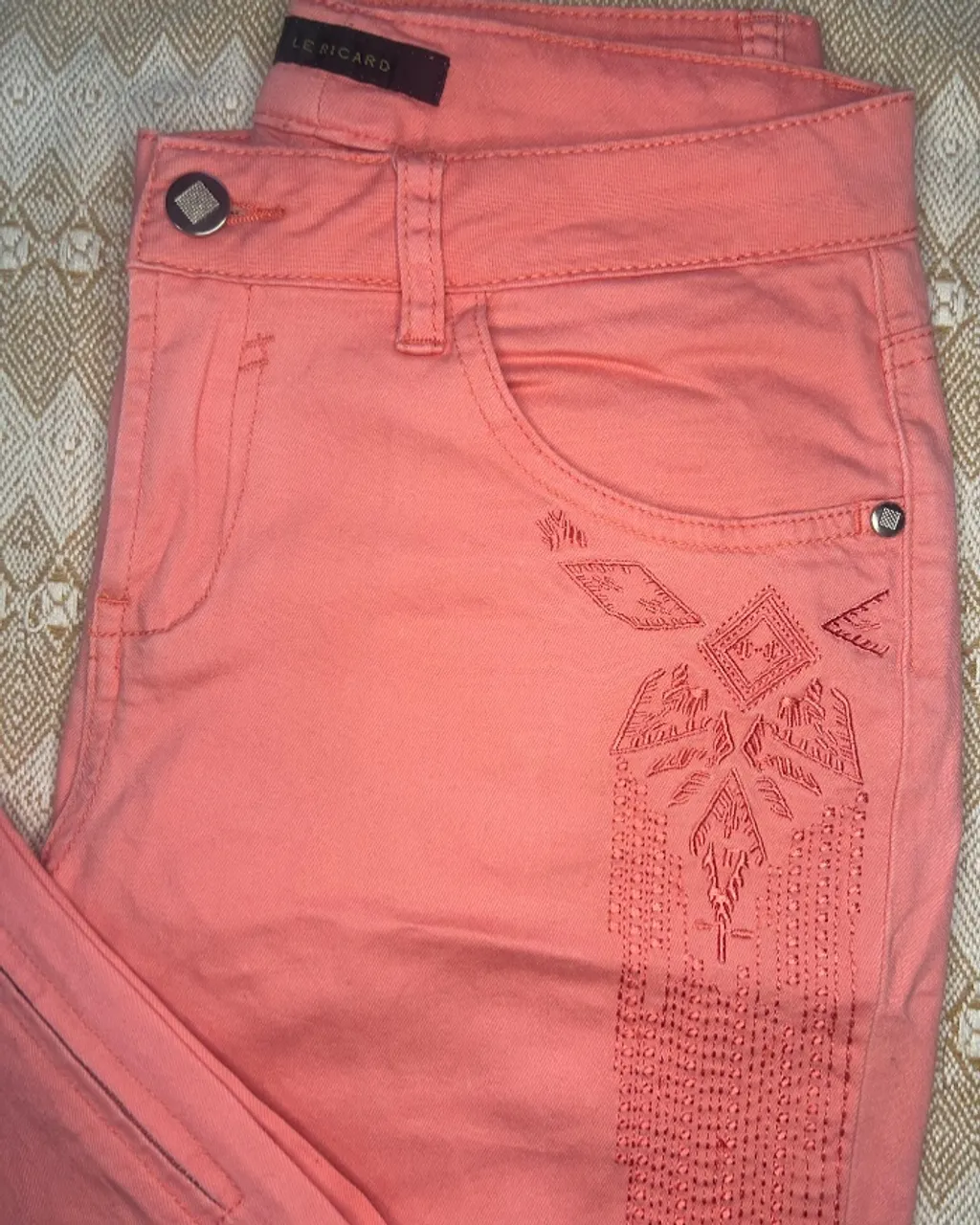 Calça Le Ricard Salmão Bordado Tribal