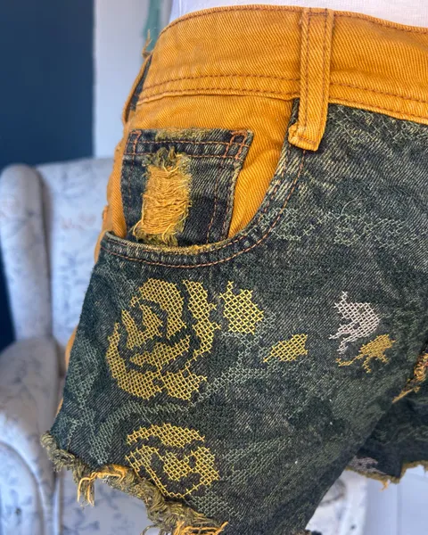 Short Jeans My Favorite Things mostarda com bordado