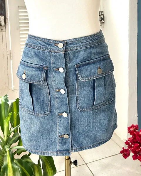 Saia Jeans com Botões Frontais