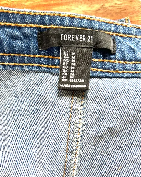 Saia Jeans com Botões Frontais