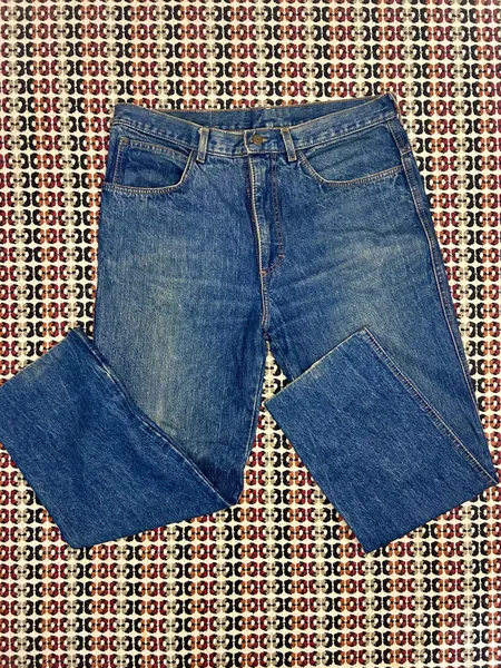 calça Jeans Over Jeans com CGG na Etiqueta