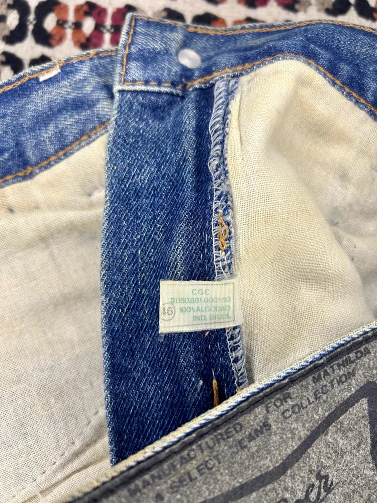 calça Jeans Over Jeans com CGG na Etiqueta