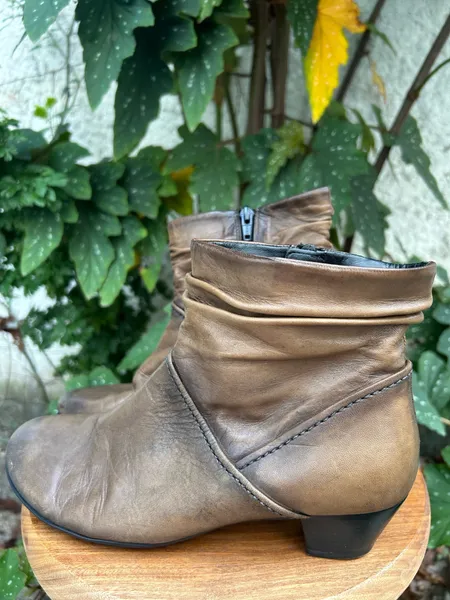 Bota Cano Curto Gabor em Couro Legítimo