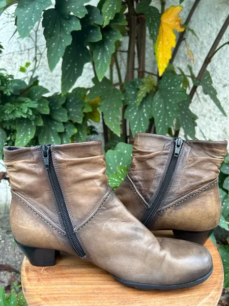 Bota Cano Curto Gabor em Couro Legítimo