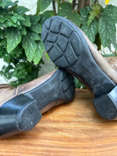 Bota Cano Curto Gabor em Couro Legítimo