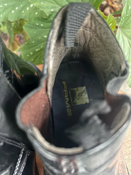 Bota  Chelsea Fame Verniz Preta