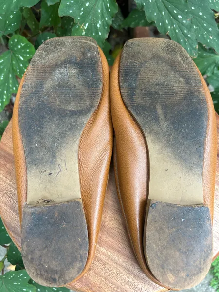 Mule Mocassim em Couro com Bordado