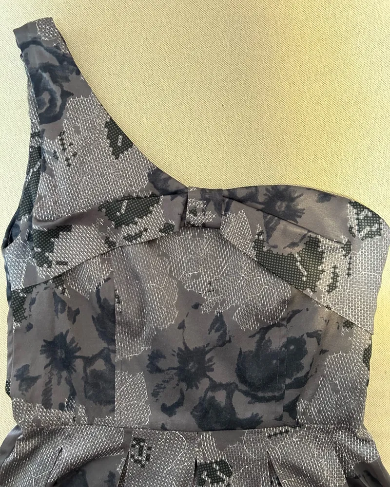 Vestido de Festa Oh Boy Acetinado Um Ombro Só