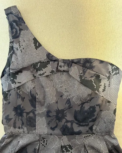 Vestido de Festa Oh Boy Acetinado Um Ombro Só