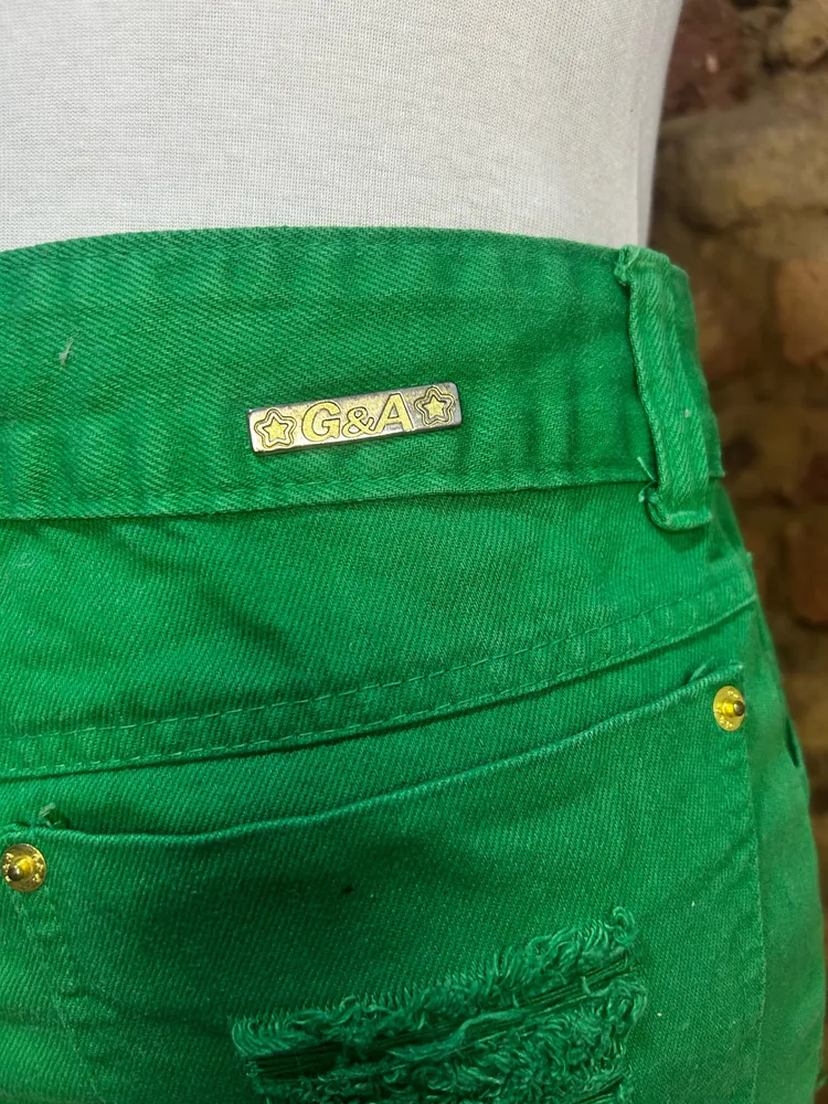 Saia Jeans Verde com barra desfiada