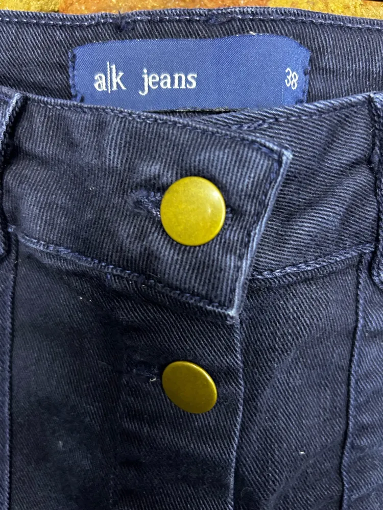 Saia Jeans Azul com Botões Frontais
