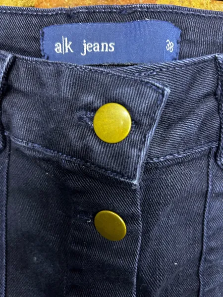 Saia Jeans Azul com Botões Frontais