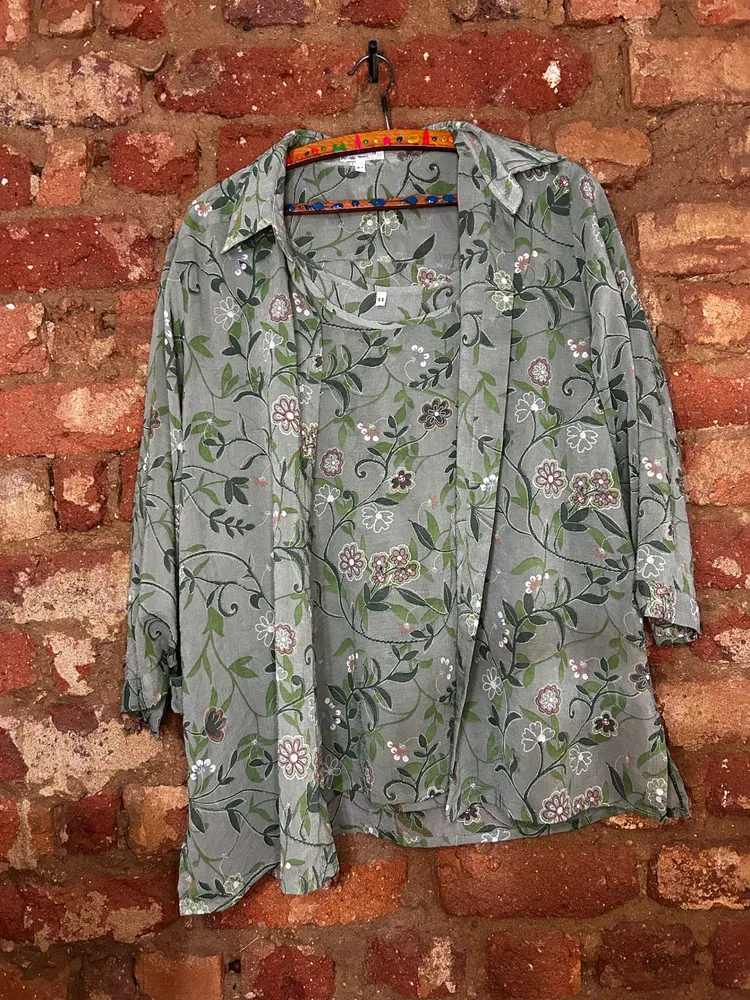 Conjunto Vintage 2 peças Camisa e Regata Verde Floral