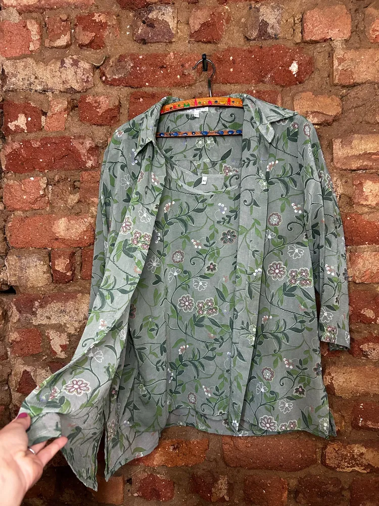 Conjunto Vintage 2 peças Camisa e Regata Verde Floral