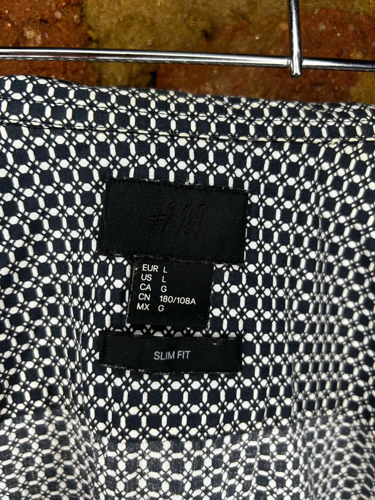 Camisa Geométrica Preta e Branca H&M Oversized G