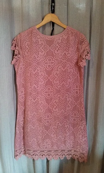 Vestido Curto em Renda Guipure Rosa  Tam M (42/44)