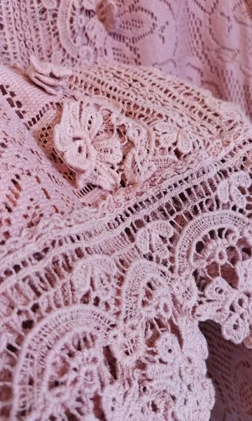 Vestido Curto em Renda Guipure Rosa  Tam M (42/44)