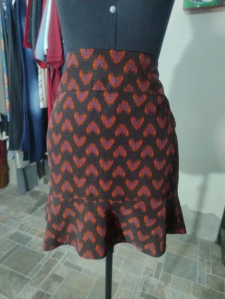 Saia modelo peplum María Filó