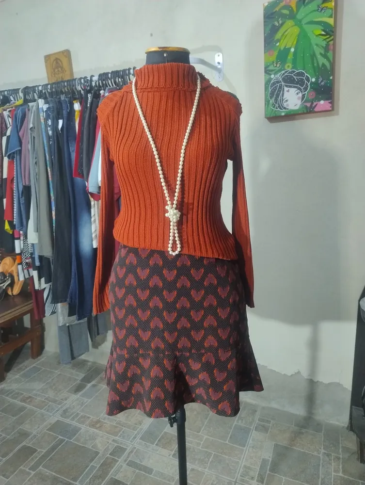 Saia modelo peplum María Filó
