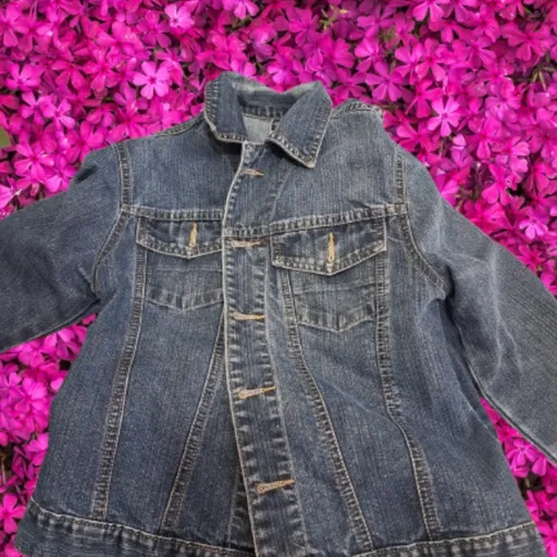 Jaqueta feminina jeans com bolsos