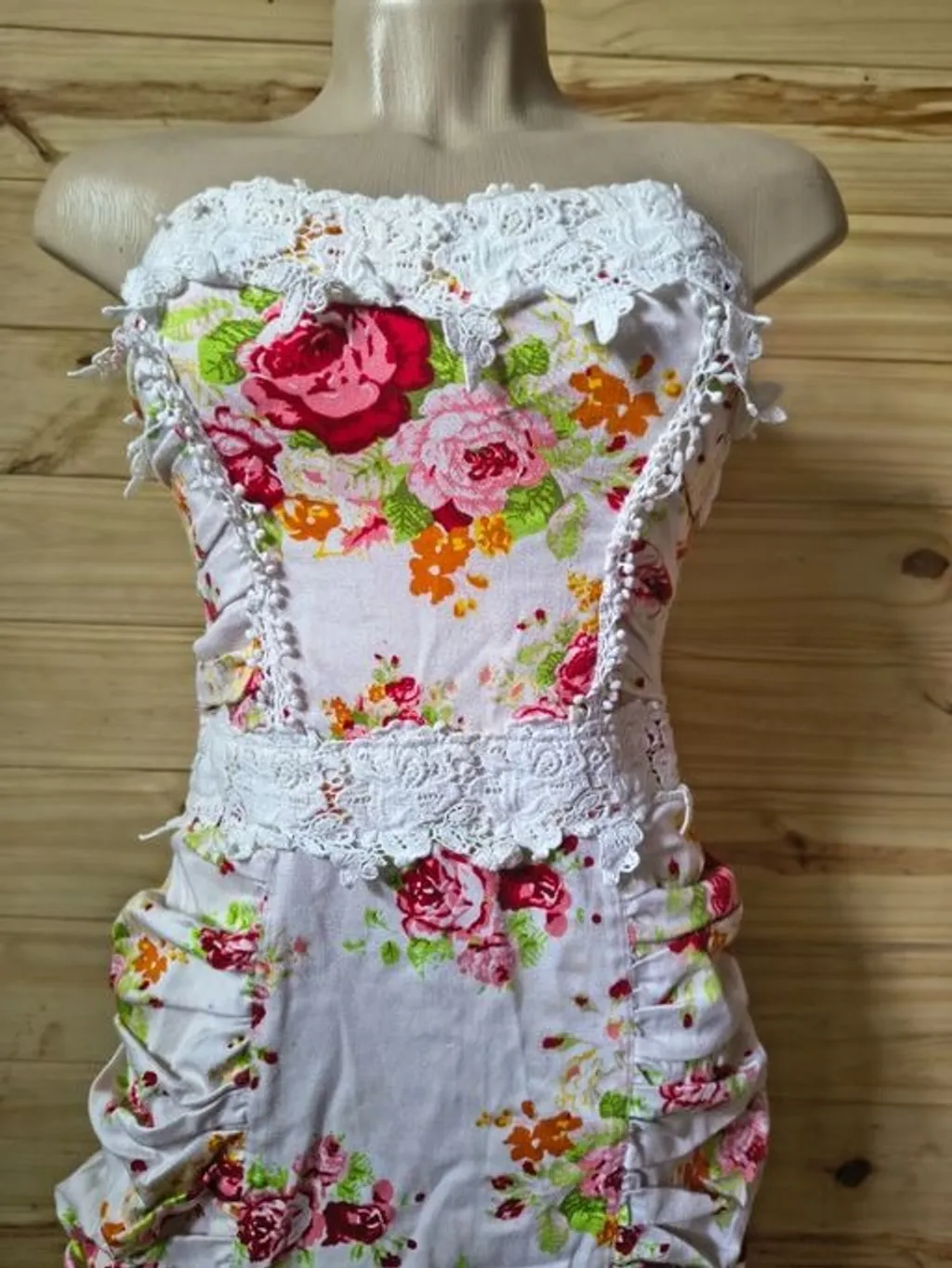 vestido branco tubinho floral
