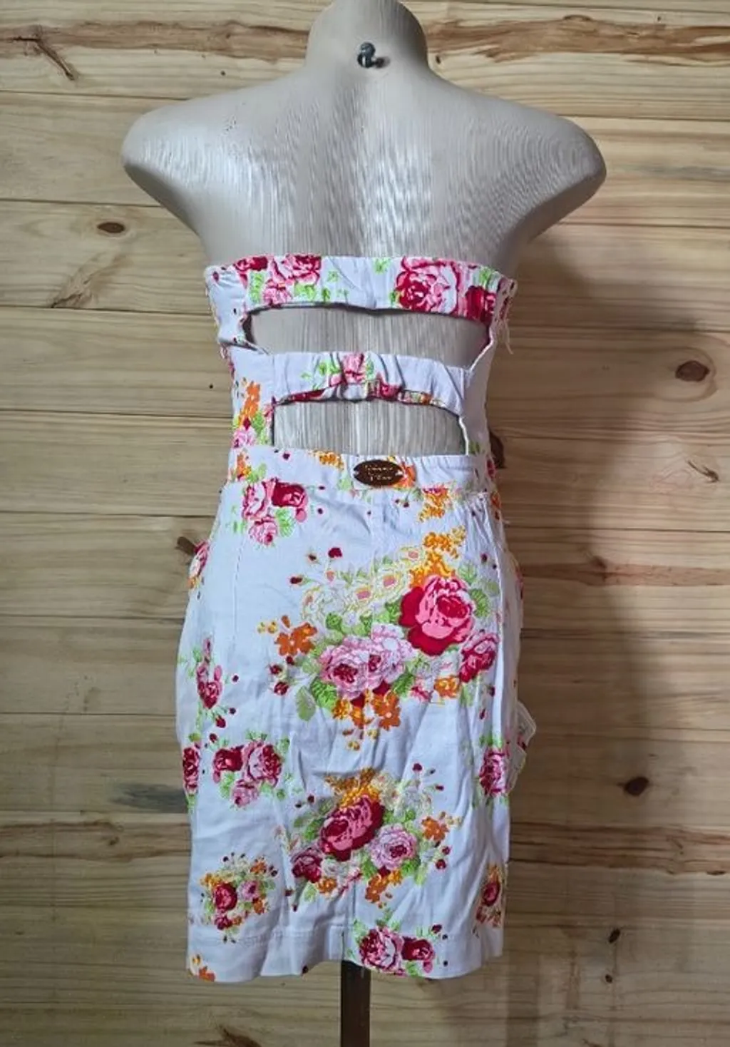 vestido branco tubinho floral