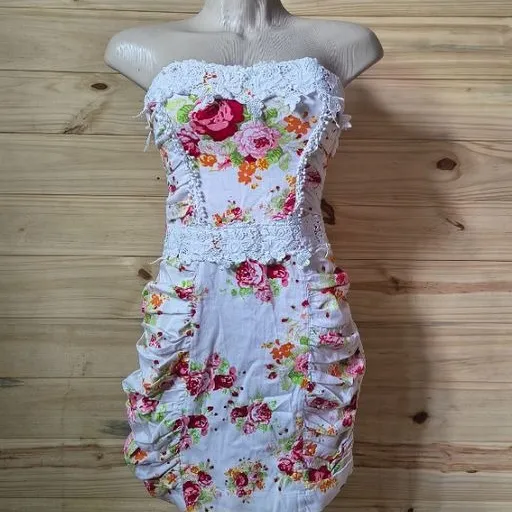 vestido branco tubinho floral