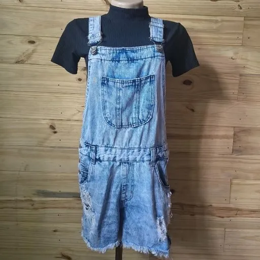 macacão jardineira jeans