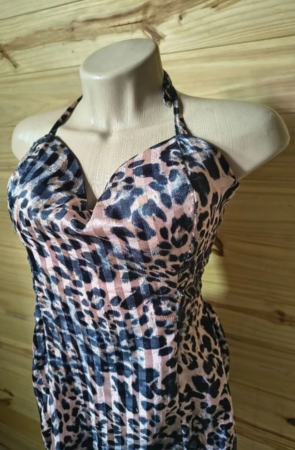 vestido curto cetim oncinha