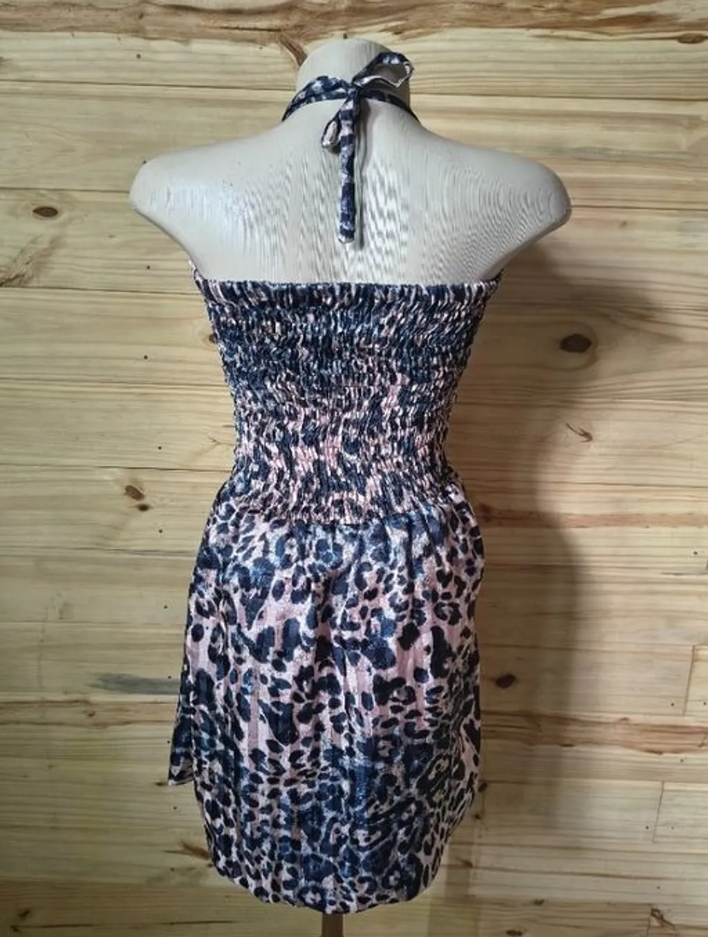 vestido curto cetim oncinha
