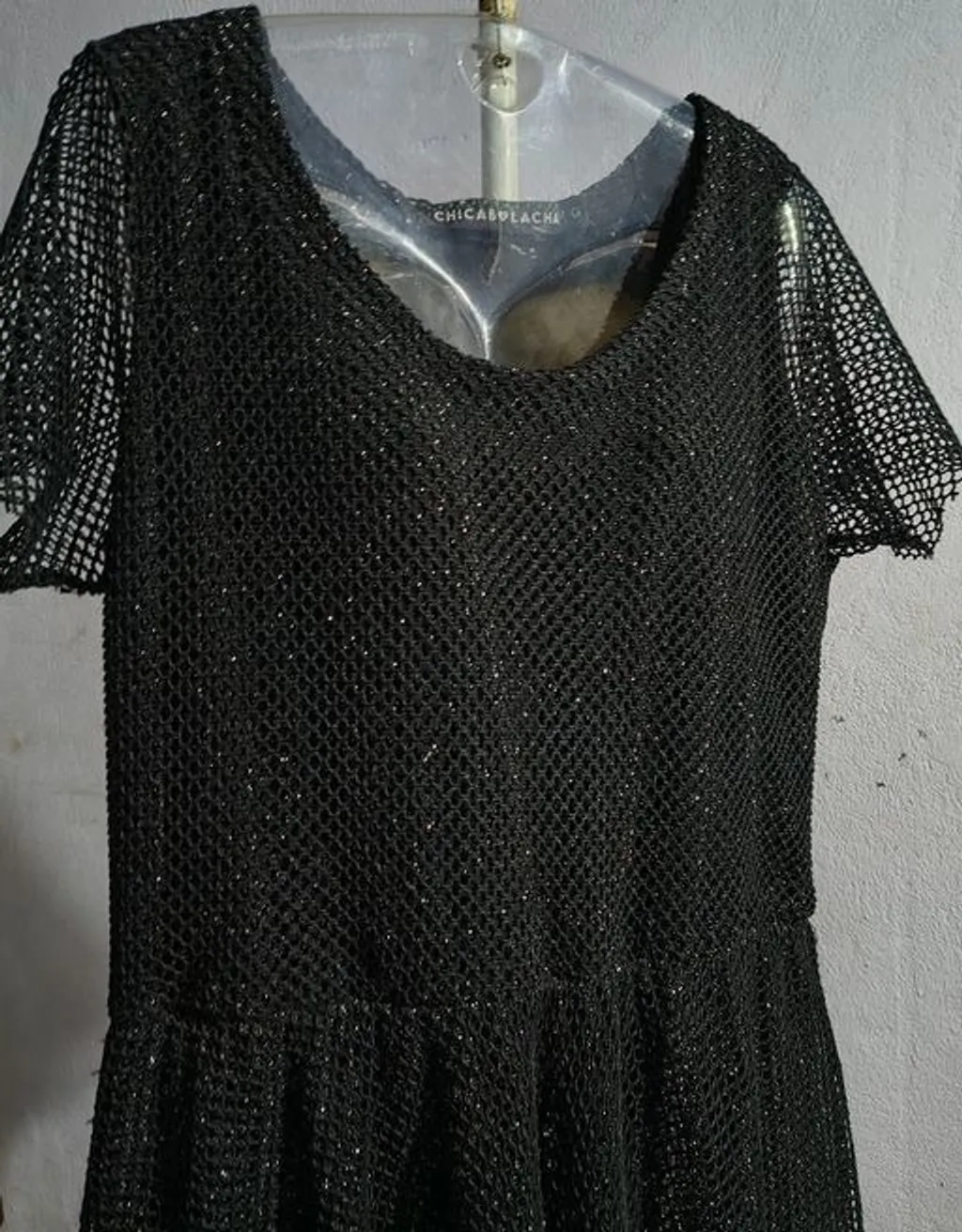 vestido preto com brilho