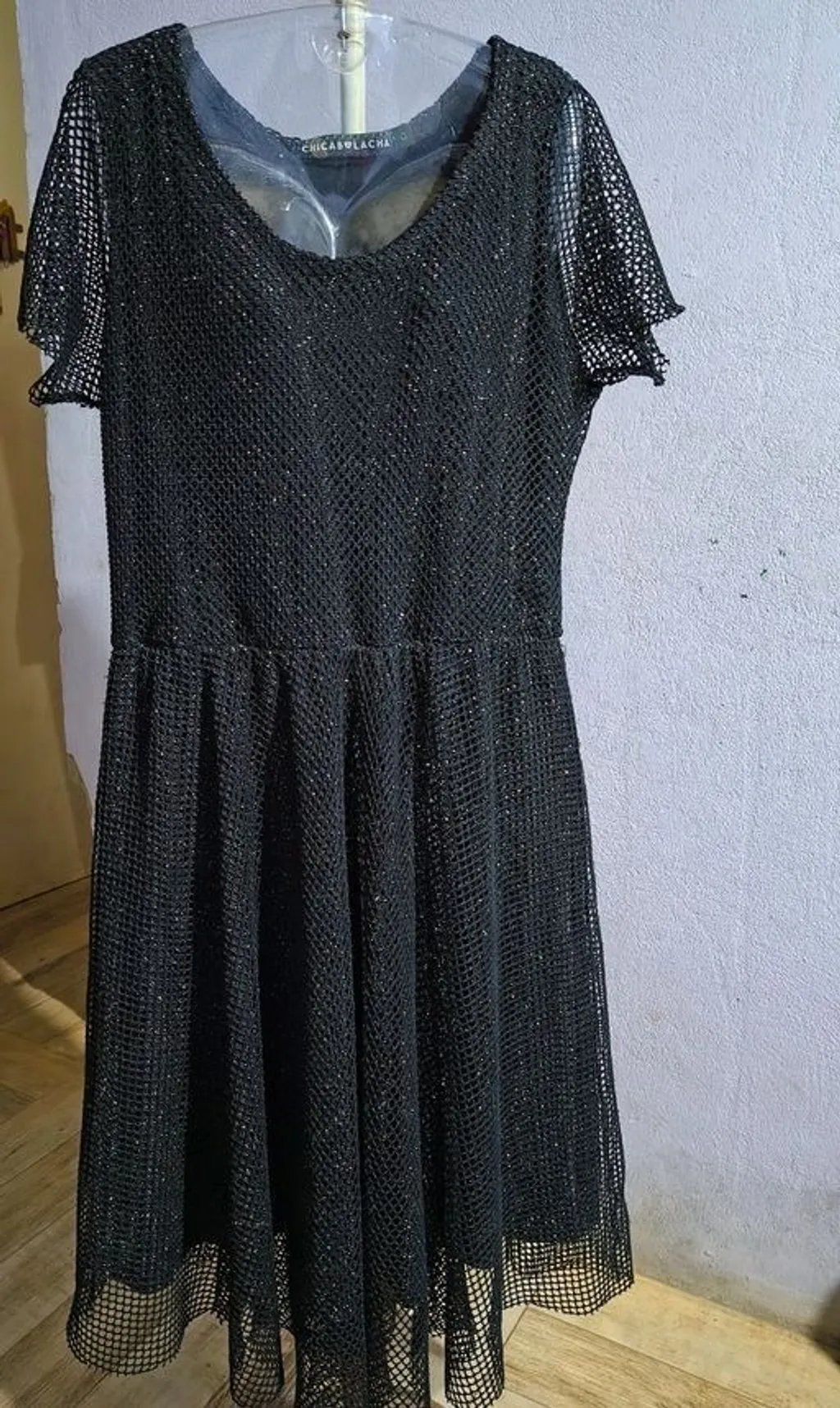 vestido preto com brilho