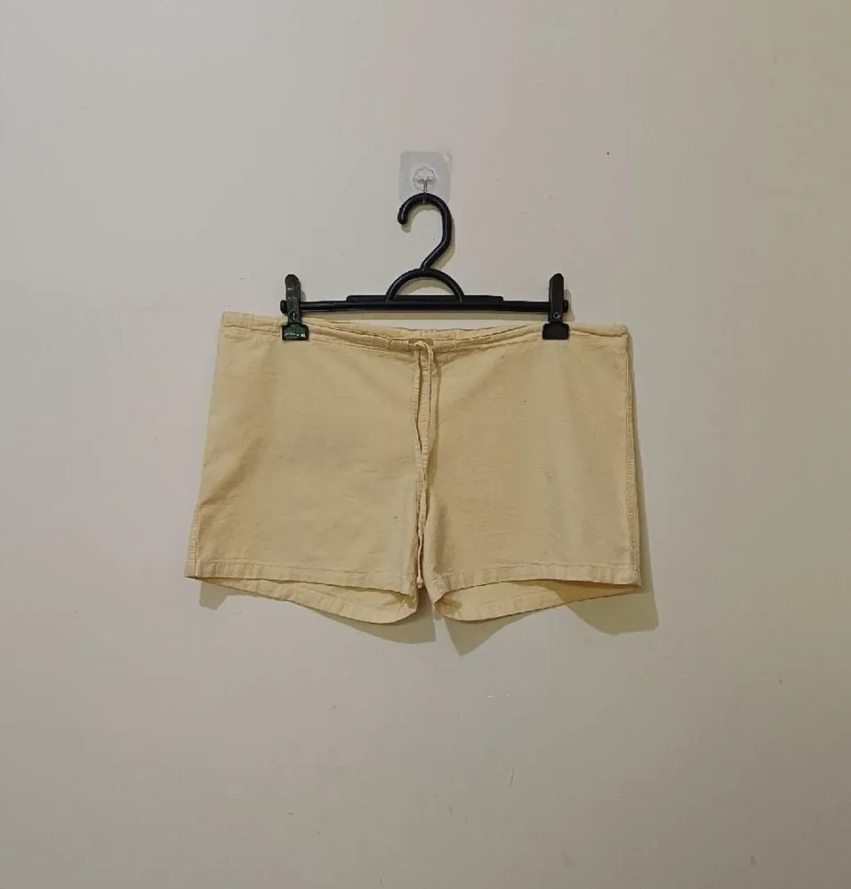 short feminino amarelo