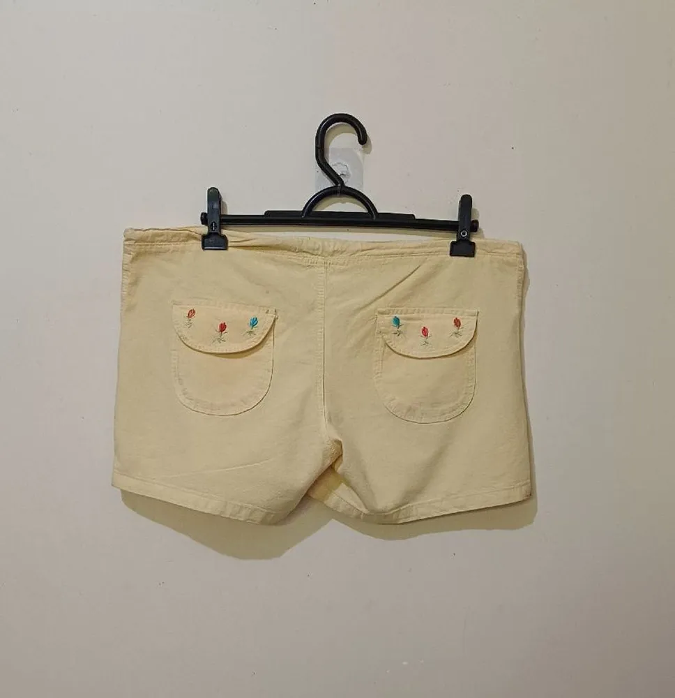 short feminino amarelo