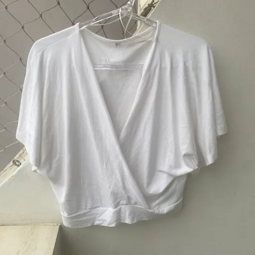 cropped branco mangas morcego