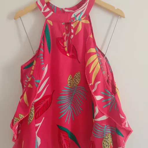 blusa nova estampada com manga vazada