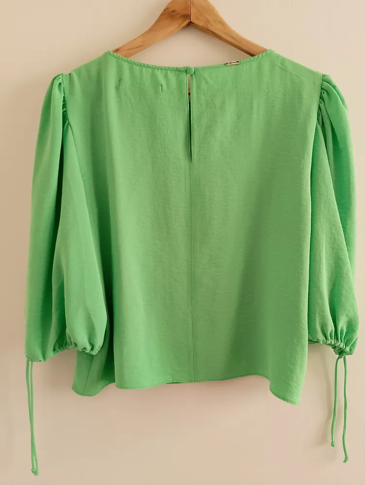 blusa lança perfume verde manga bufante