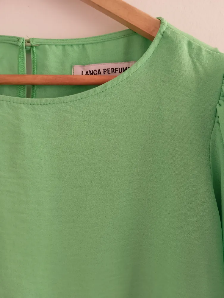 blusa lança perfume verde manga bufante