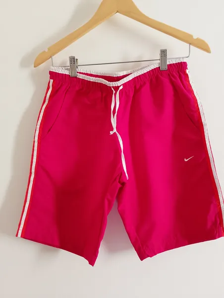 short feminino com bolso lateral nike